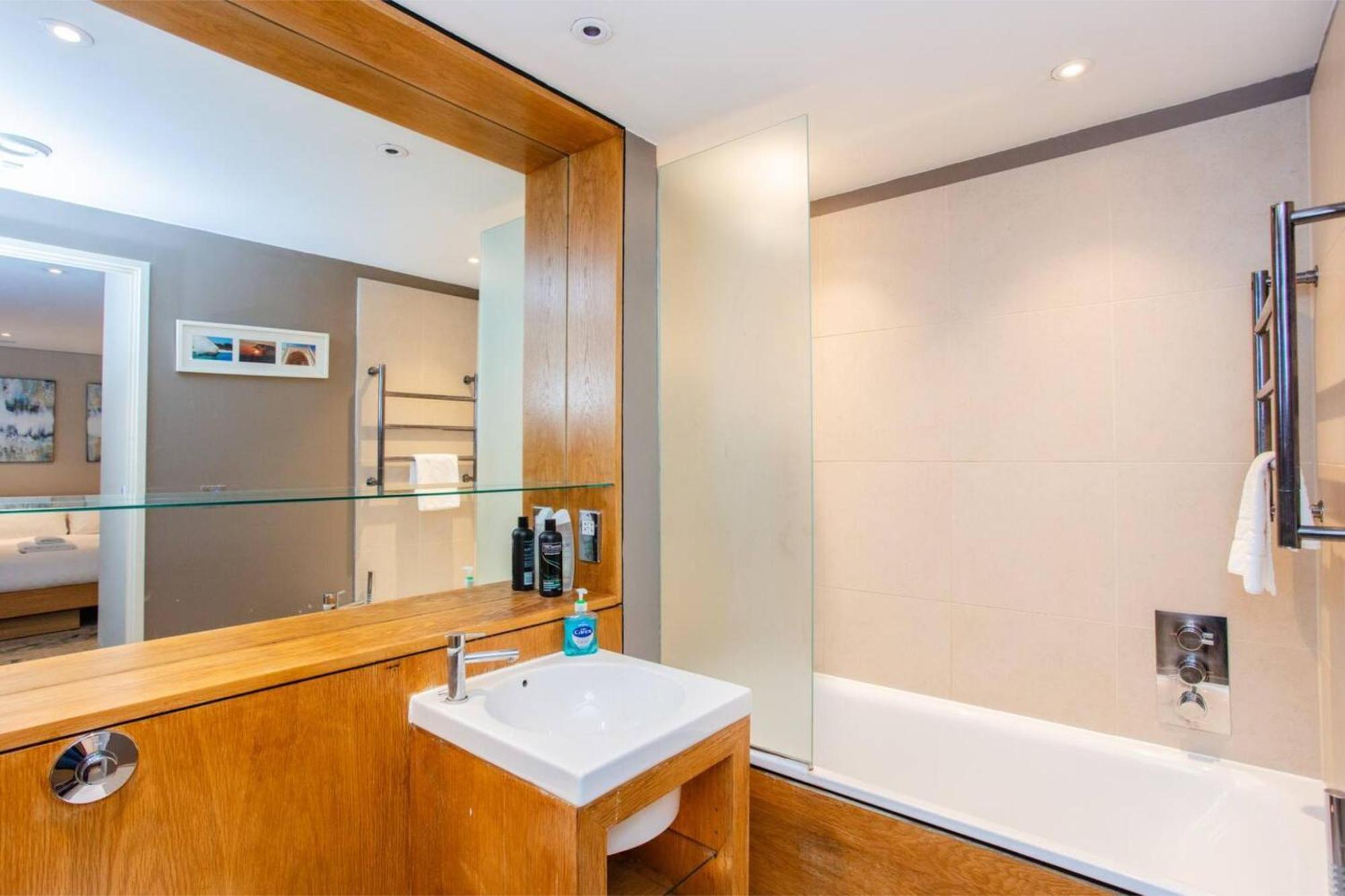 Modern 3 Bedroom Apartment In Paddington Londyn Zewnętrze zdjęcie