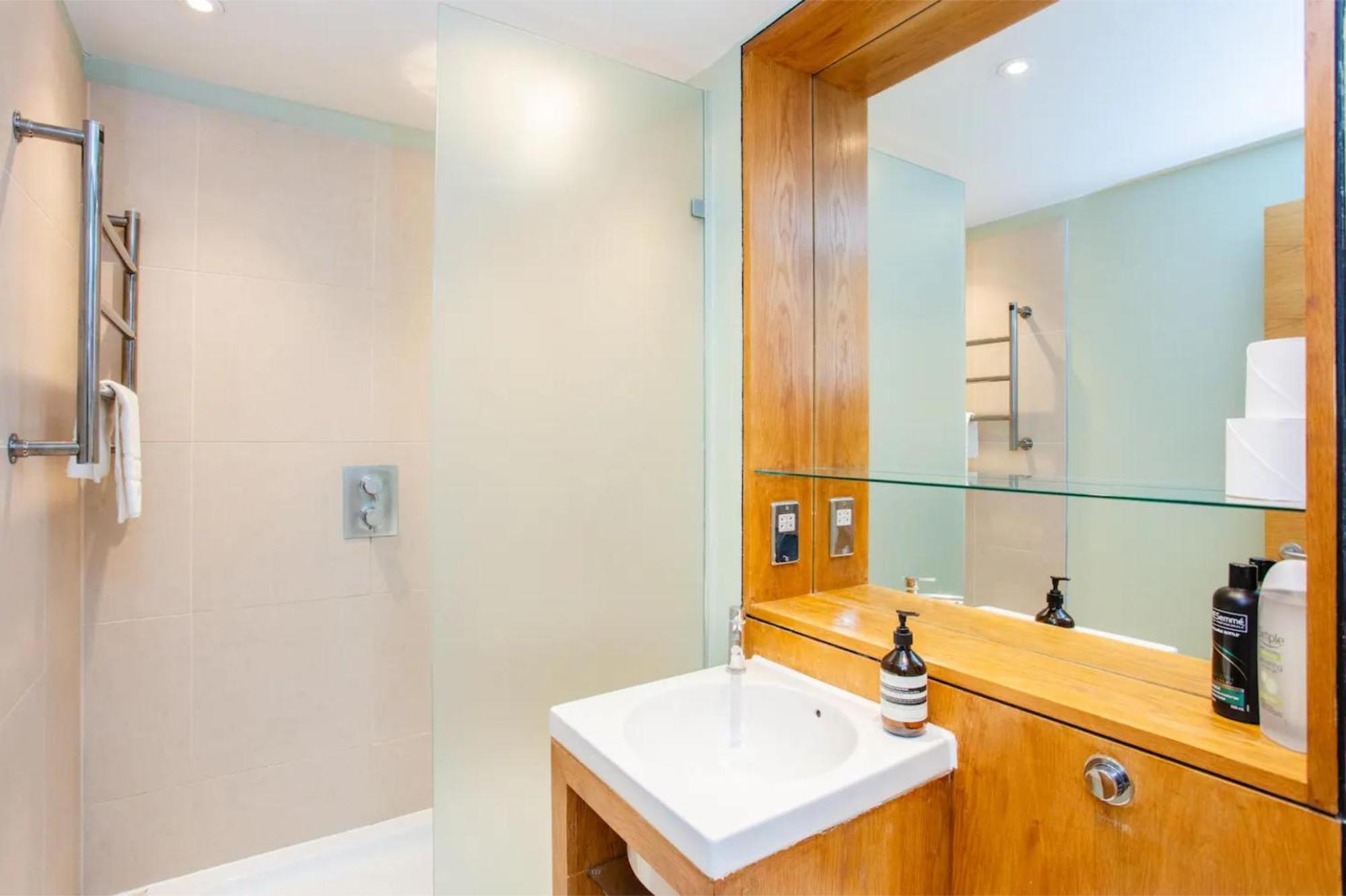 Modern 3 Bedroom Apartment In Paddington Londyn Zewnętrze zdjęcie